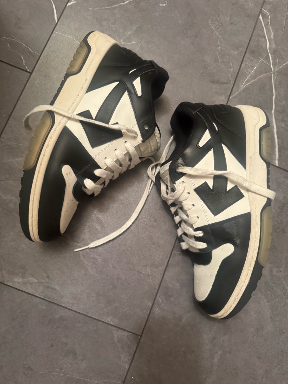 Off-White Men's Black and White Out of the office sneakers